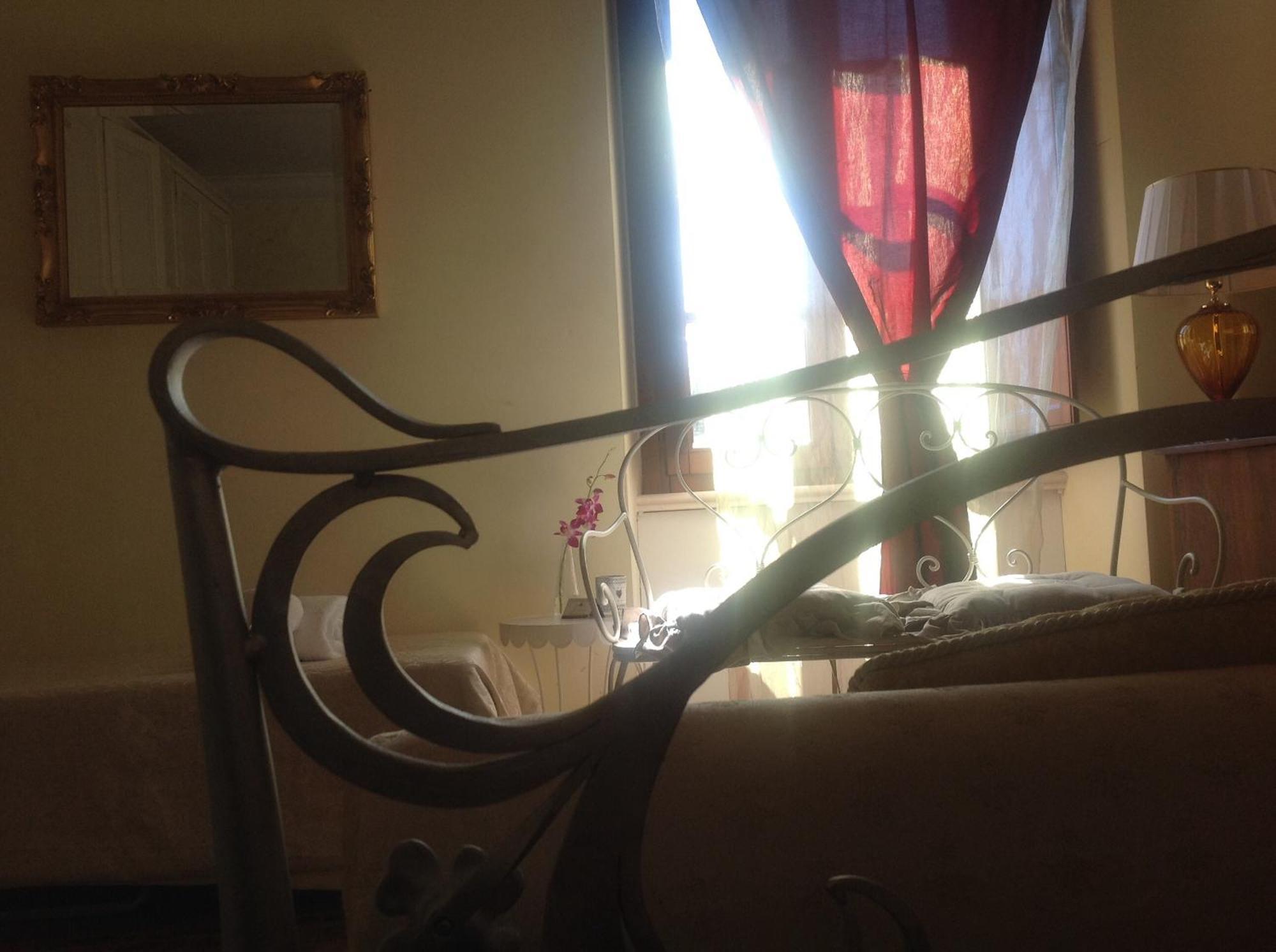 سولمونا B&B La Dimora الغرفة الصورة