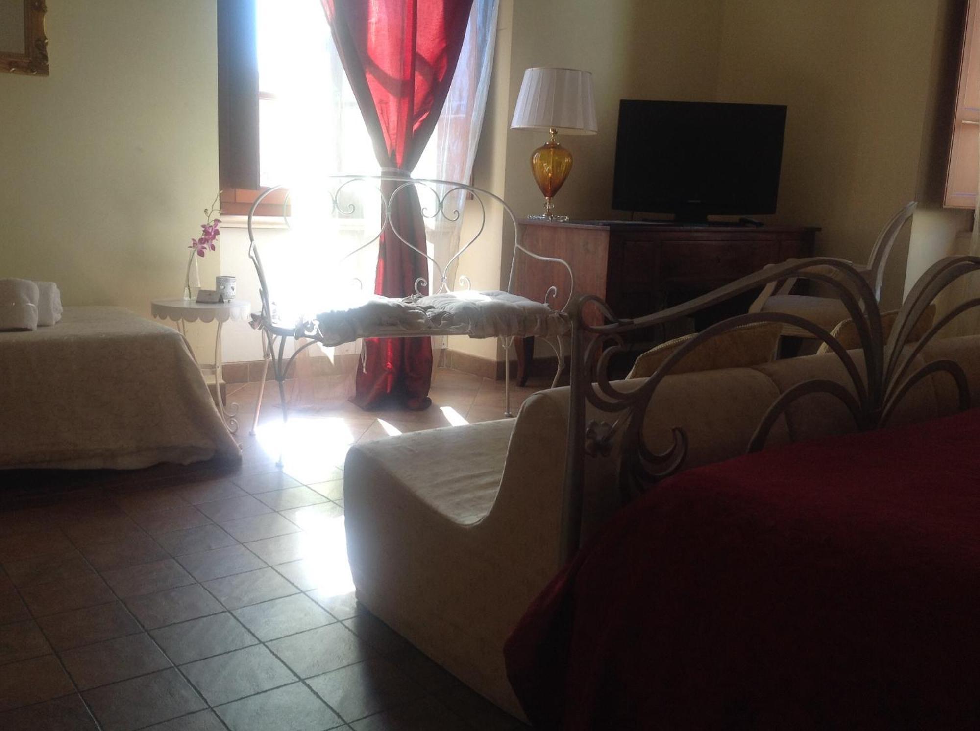 سولمونا B&B La Dimora الغرفة الصورة