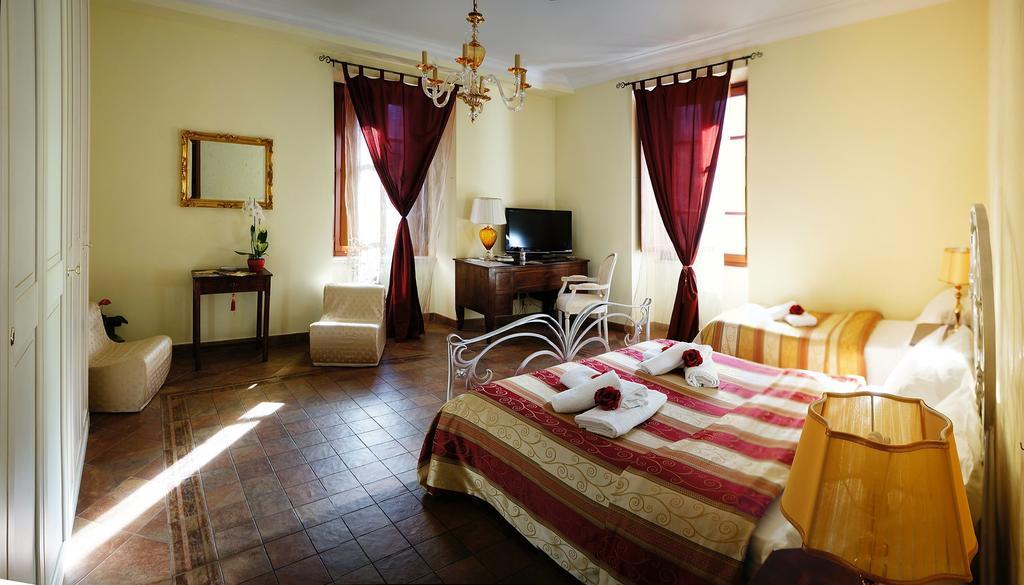 سولمونا B&B La Dimora الغرفة الصورة